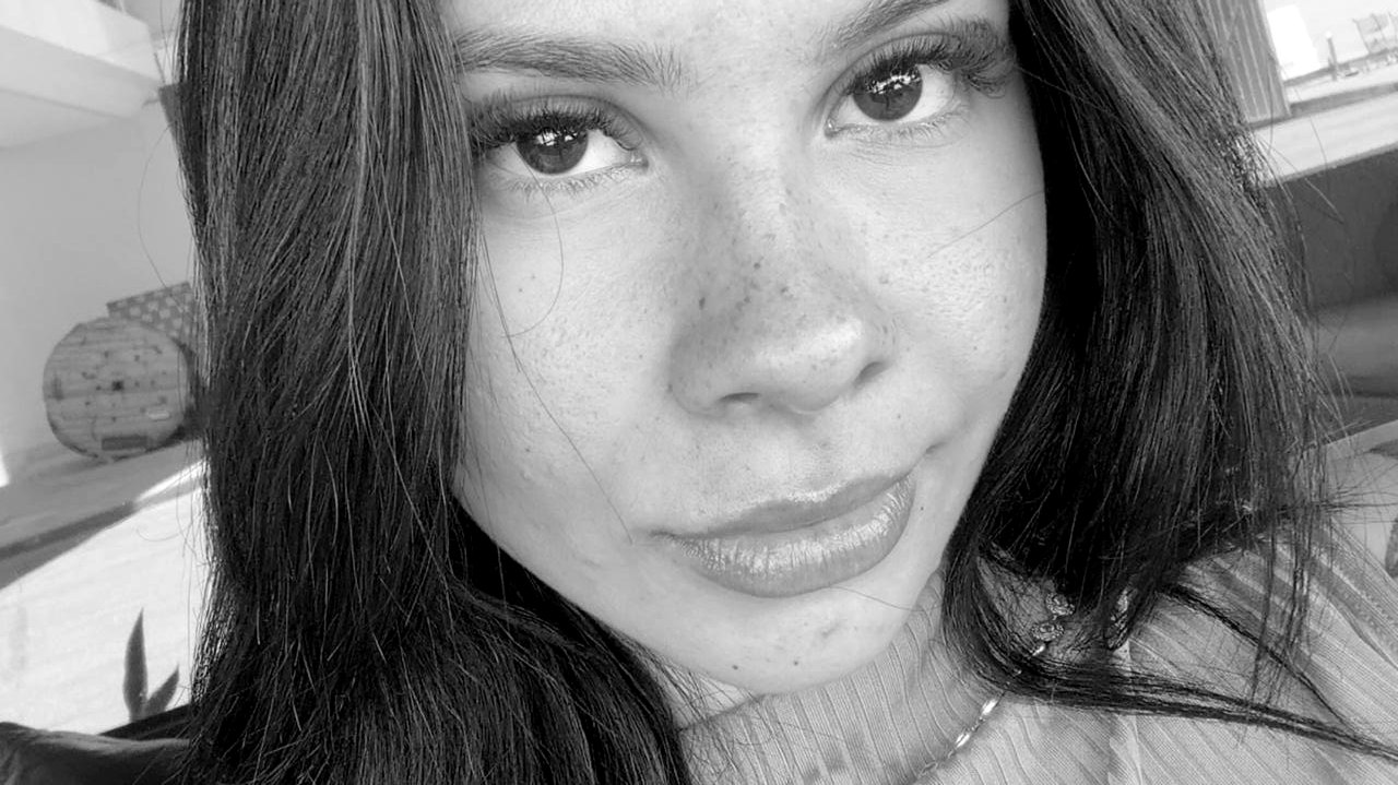 Ana Duart em retrato preto e branco
